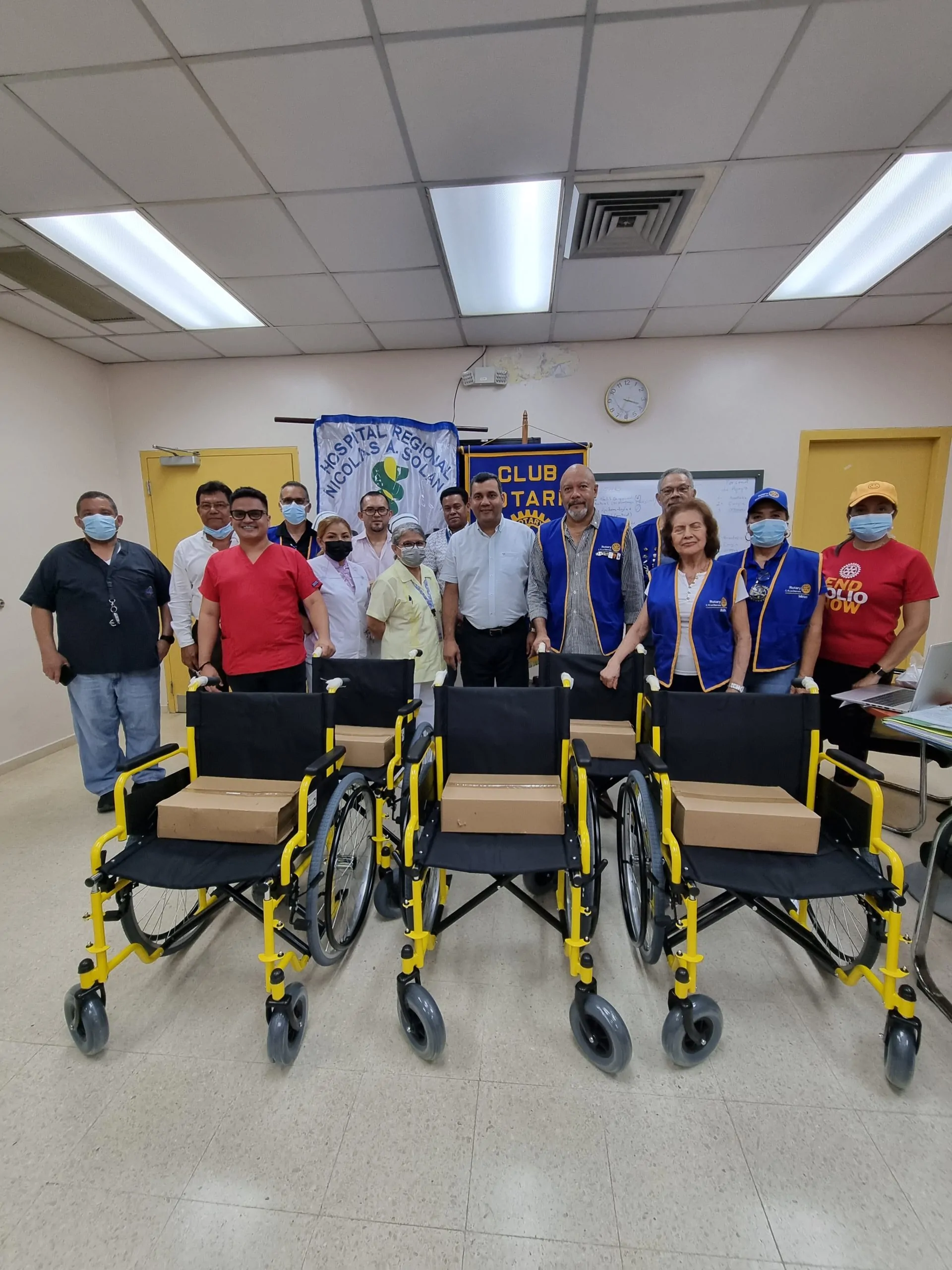 Entrega de sillas de ruedas